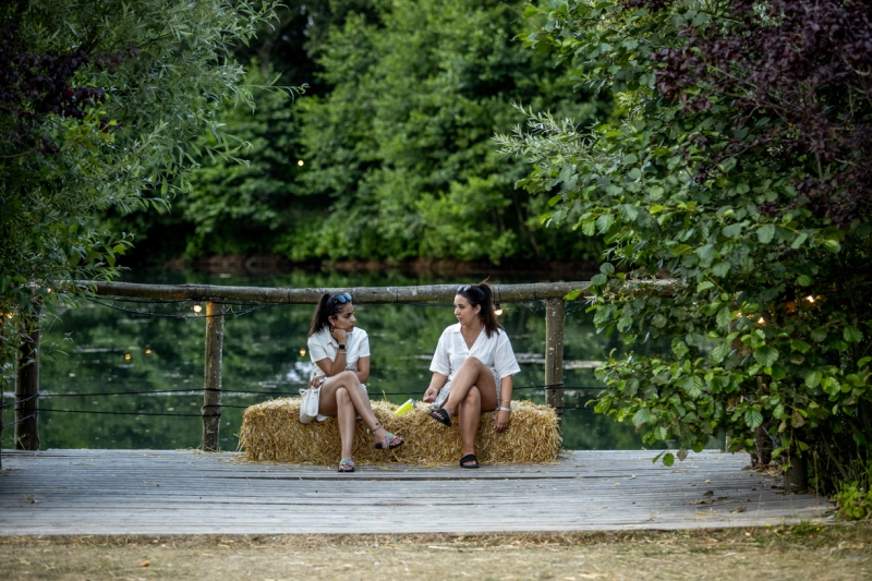 Chats by the lake