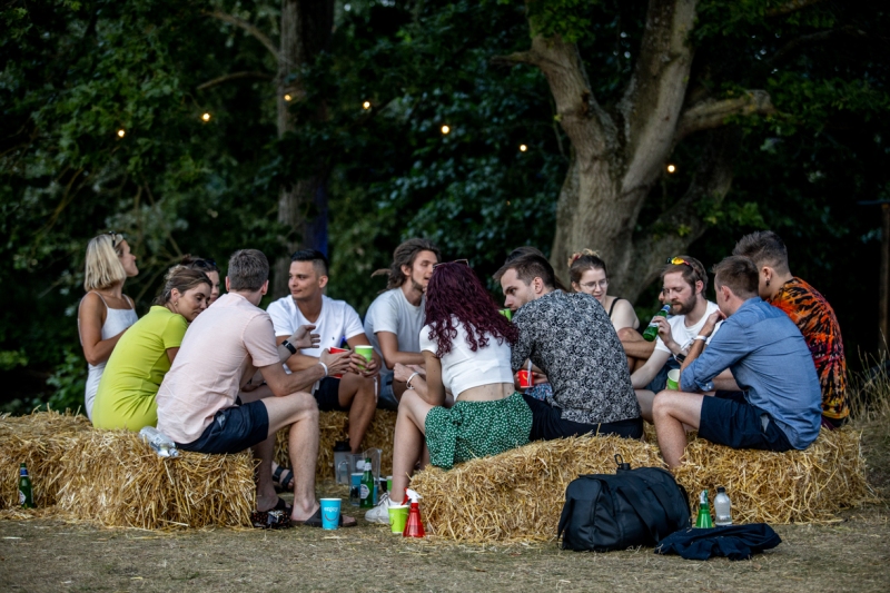 Hay bale chats